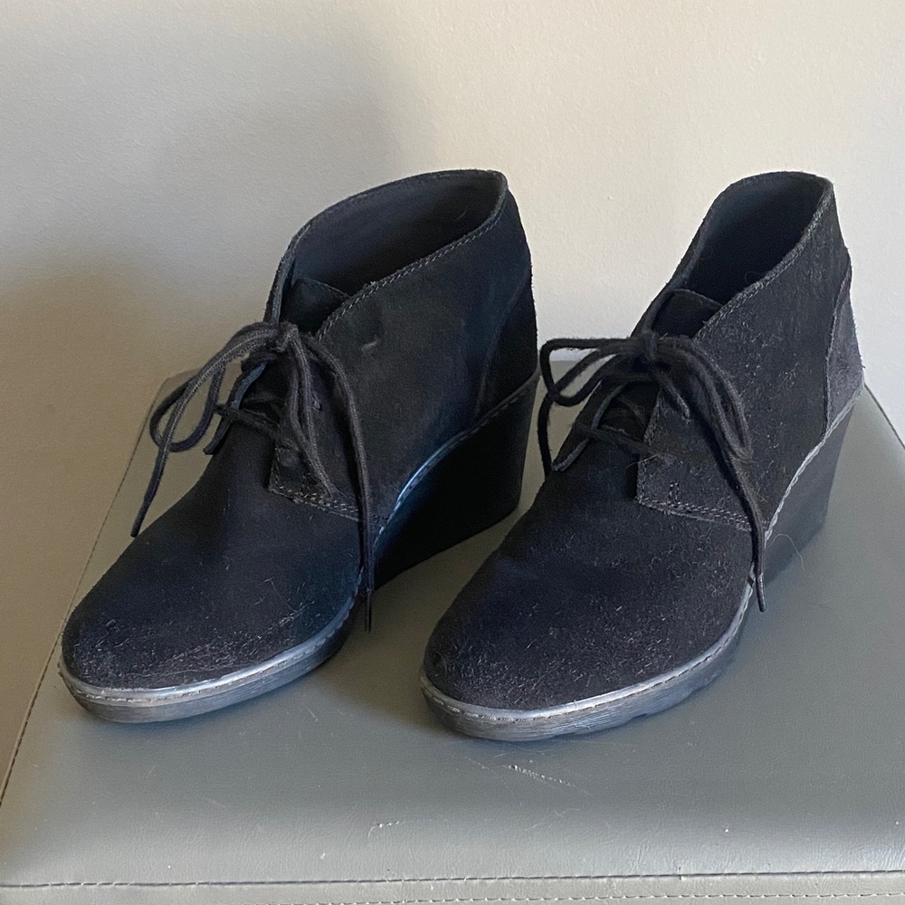 Clarks Black Lace-Up Ankle Boots